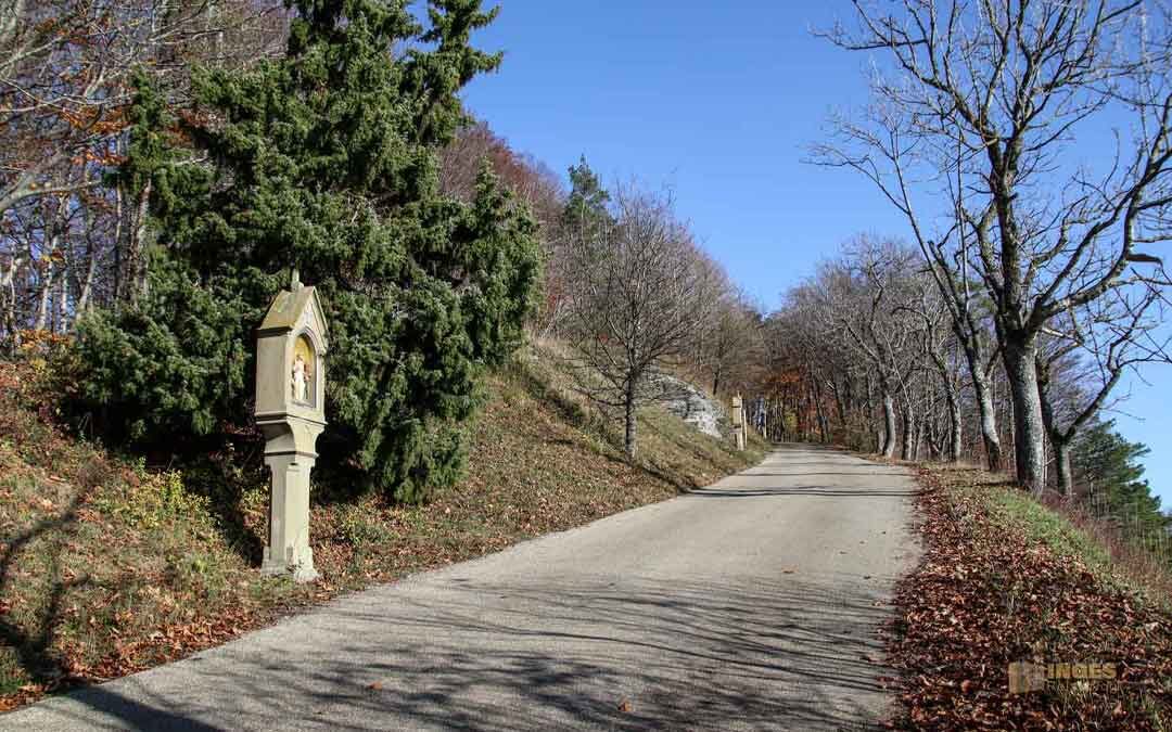 Kreuzweg zur Wallfahrtskirche auf dem Hohenrechberg