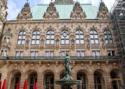 Das Hamburger Rathaus - außen 46 Bischöfe an der Hoffassade am Hamburger Rathaus 6521