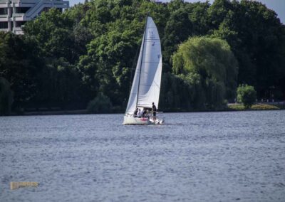 An der Außenalster in Hamburg 7 Boote auf der Außenalster Hamburg 0392
