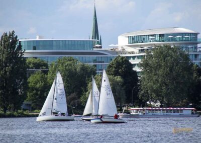 An der Außenalster in Hamburg 11 Boote auf der Außenalster Hamburg 0456