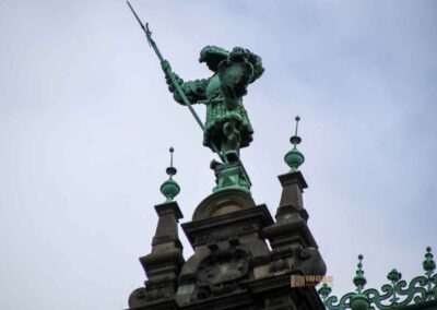 Das Hamburger Rathaus - außen 29 Schutzpatrone und Heilige am Hamburger Rathaus 6563