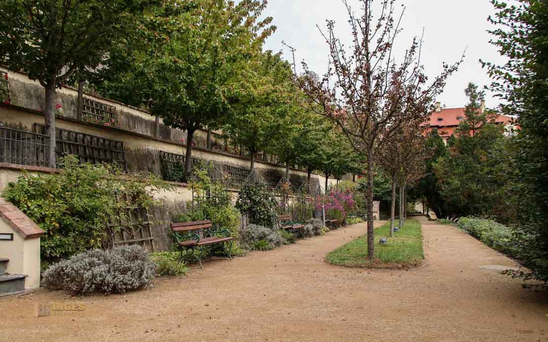 Im großen Fürstenberg-Garten (Velká Fürstenberská zahrada) in Prag