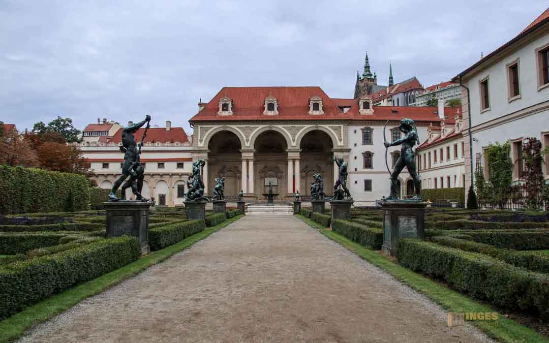 Im Waldstein-Garten (Wallensteingarten) in Prag