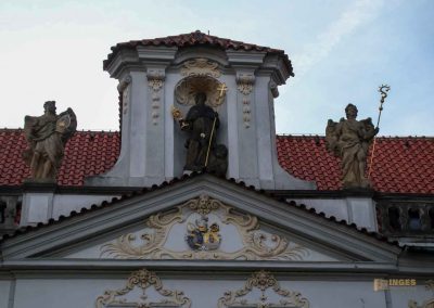 Im Kloster Strahov (Strahovský klášter) in Prag 9 fassade kloster strahov prag 9603
