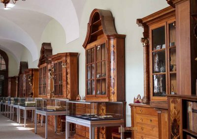 Im Kloster Strahov (Strahovský klášter) in Prag 42 kuriositaetensammlung bibliothek kloster strahov 0372
