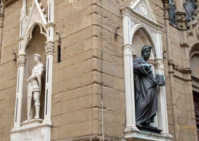 Die Kirche Orsanmichele in Florenz 1 statuen an der kirche orsanmichele in florenz 8565