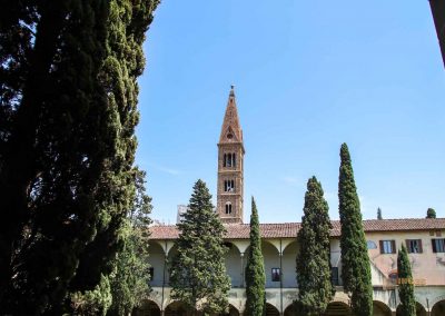 Die Kreuzgänge von Santa Maria Novella in Florenz 50 blick vom kreuzgang auf den kirchturm von santa maria novella in florenz 3542