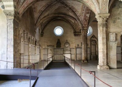 Die Kreuzgänge von Santa Maria Novella in Florenz 5 grabplatten kreuzgang der toten santa maria novella florenz 2892