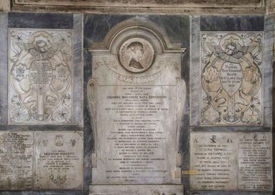 Die Kreuzgänge von Santa Maria Novella in Florenz 6 grabplatten kreuzgang der toten santa maria novella florenz 2900