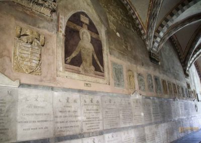 Die Kreuzgänge von Santa Maria Novella in Florenz 8 grabplatten kreuzgang der toten santa maria novella florenz 2919