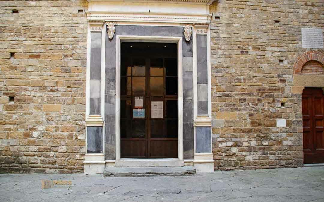 In der Kirche Santi Apostoli in Florenz