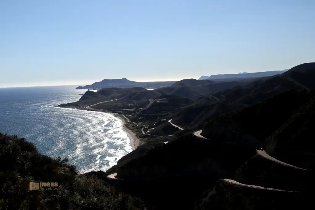 Playa del Algarrobico bei Carboneras 2 kuestenstrasse AL 5107 ausblick vom mirador de la granatilla andalusien 2024