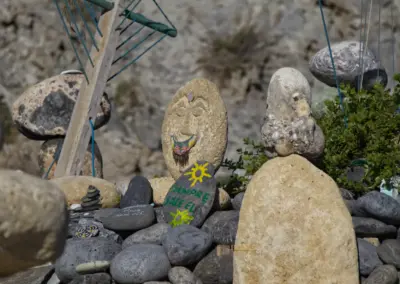 Der Altar de la Virgen de Brecha am Playa de la Galera Carboneras 8 steintuermchen am playa de la galera carboneras_1313