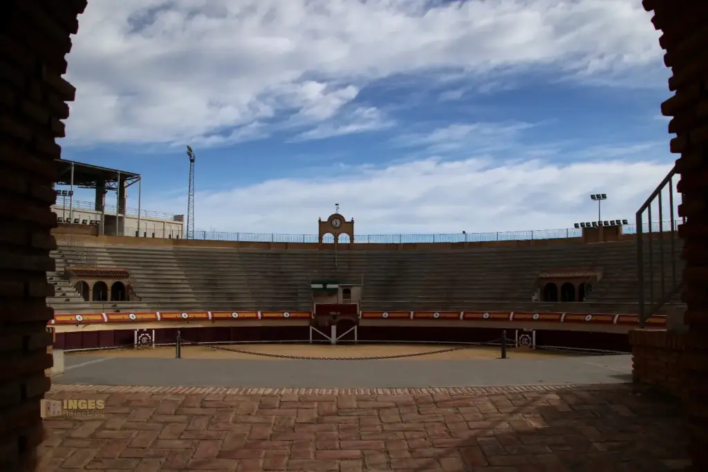stierkampfarena innenansicht in vera andalusien 2952