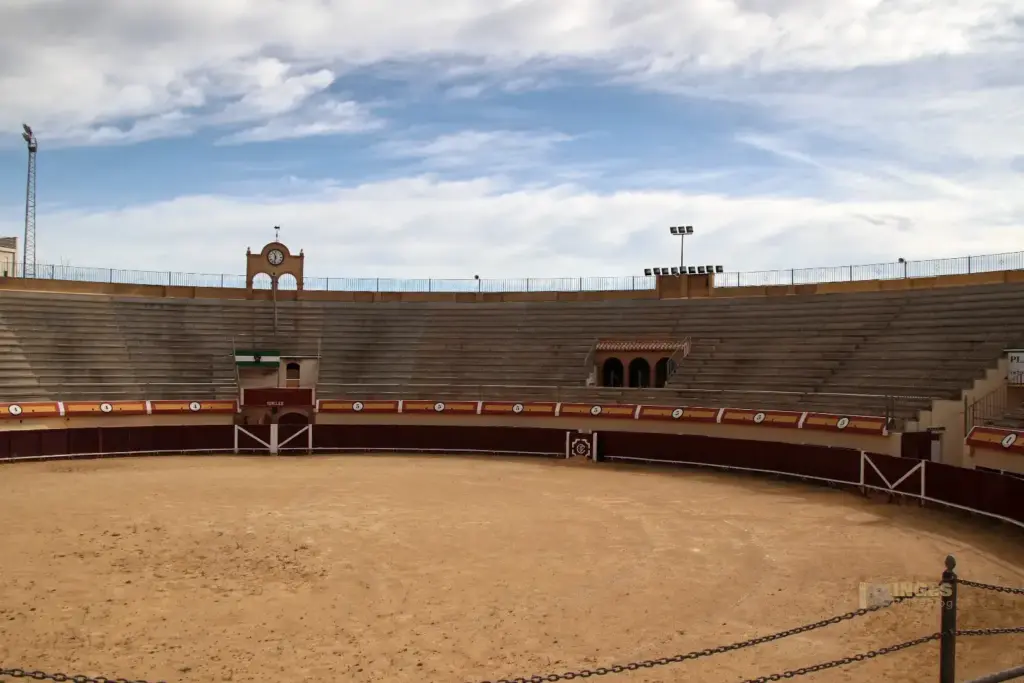 stierkampfarena innenansicht in vera andalusien 2955